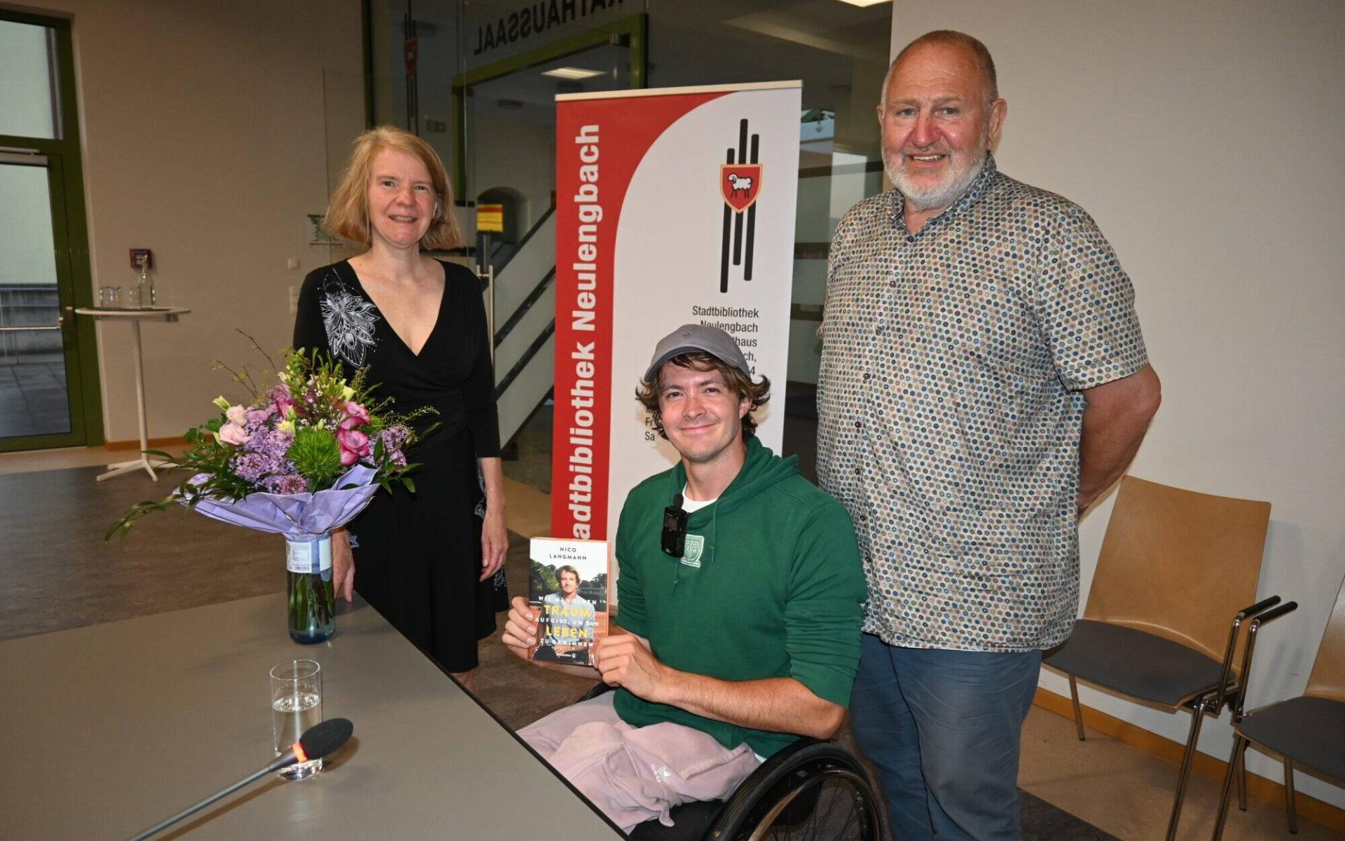 Nico Langmann mit Mag. Löffler und Ewald Furtmüller 